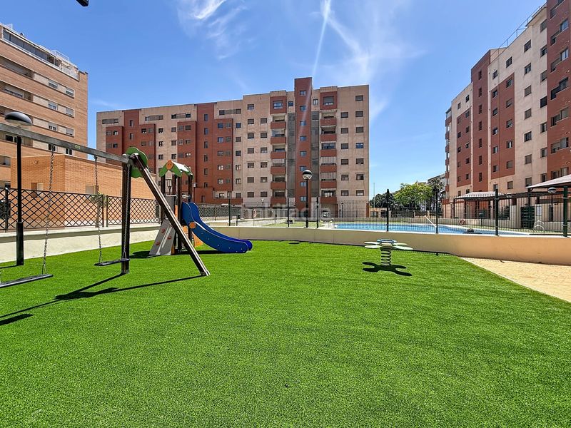 Foto b4977ffd-54f1-4978-8866-2198a1c2b8b1. Pis amb piscina a Martín Carpena - Torre del Río Málaga
