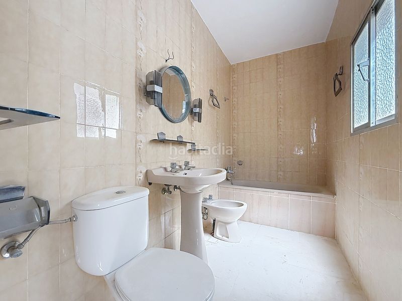 Foto a967f996-c47d-4a2e-a1e0-7dcbc0326d4c. Casa amb xemeneia aparcament a Teba