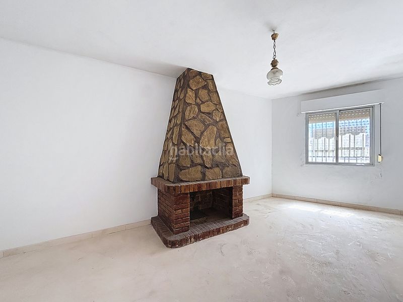 Foto c088908e-a9a5-42be-ab73-f1f991ea49c3. Casa amb xemeneia aparcament a Teba