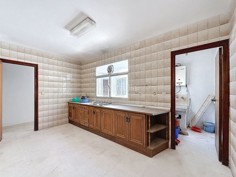 Foto e8629c0d-0366-493a-8ba5-900bf2112fde. Casa amb xemeneia aparcament a Teba
