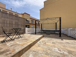 Lloguer Casa  Calle amargura. Magnífica casa de 3 plantas en zona  la victoria