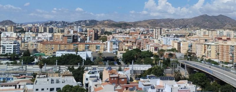 Foto 878ab633-ed7a-4c9c-8e01-442cd157e551. Alquiler piso la vivienda perfecta en el área de huelin... ¡a menos de 5 minutos del paseo marítimo! en Málaga