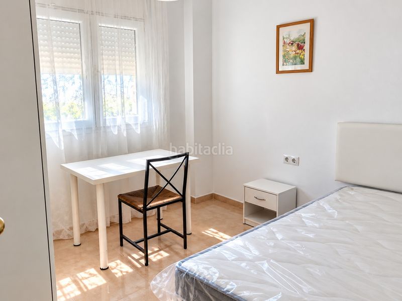 Foto 88b2b078-1081-4130-8bd3-f1b6ecdd522c. Alquiler piso la vivienda perfecta en el área de huelin... ¡a menos de 5 minutos del paseo marítimo! en Málaga