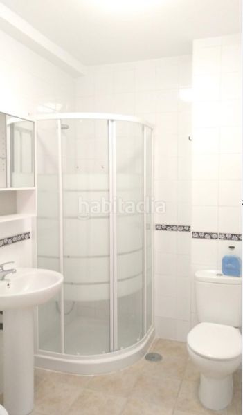 Foto b326de74-f808-4b3c-903f-5bd5b03c5490. Alquiler piso la vivienda perfecta en el área de huelin... ¡a menos de 5 minutos del paseo marítimo! en Málaga