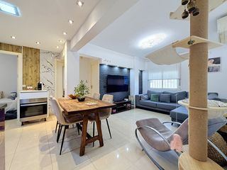 Etagenwohnung  Calle ecuador. Una vivienda actual en una ubicación estratégica
