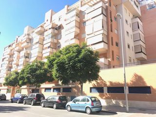 Etagenwohnung  Calle del jalón. Vivir cerca del mar con todas las comodidades