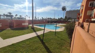 Piso en Los Álamos. Exclusivo apartamento a pie de playa en  los álamos, torremolino