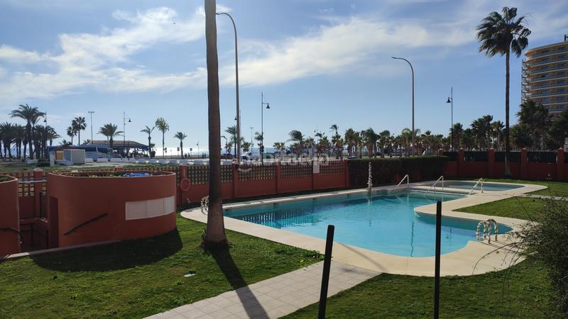 Foto 1dc955b5-4e5f-4d5a-ad67-e4bb14338fe5. Piso exclusivo apartamento a pie de playa en Los Álamos, en Torremolinos
