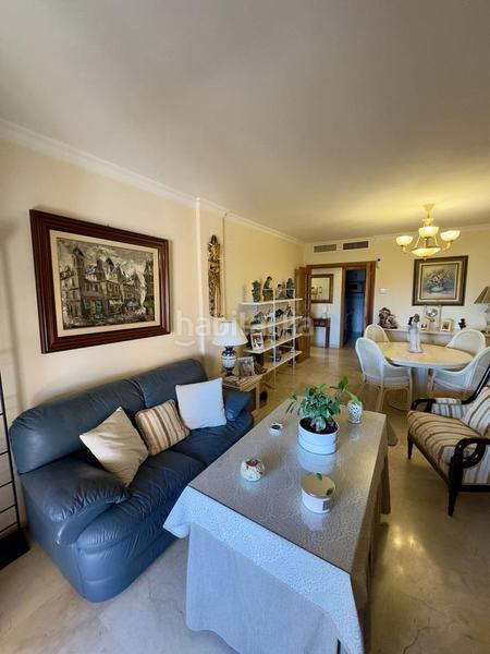 Foto c83ea886-2bd2-4d67-b521-cf49fe73620d. Piso exclusivo apartamento a pie de playa en Los Álamos, en Torremolinos