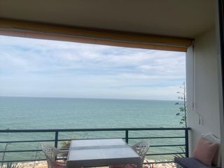 Estudi a El Bajondillo. Magnífico estudio loft en primera línea de playa  torremolinos