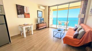 Studio in El Bajondillo. Magnífico estudio loft en primera línea de playa  torremolinos