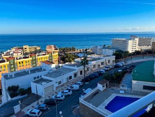 Apartament a El Bajondillo. Descubre tu refugio en torremolinos con vistas al mar!