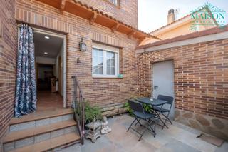 Chalet  Calle emeterio atienza. Chalet pareado en venta en el casar