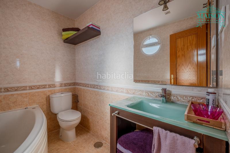 Foto 02119446-ff09-45d6-a516-69212b22d79f. Chalet avec chauffage parking dans Galápagos