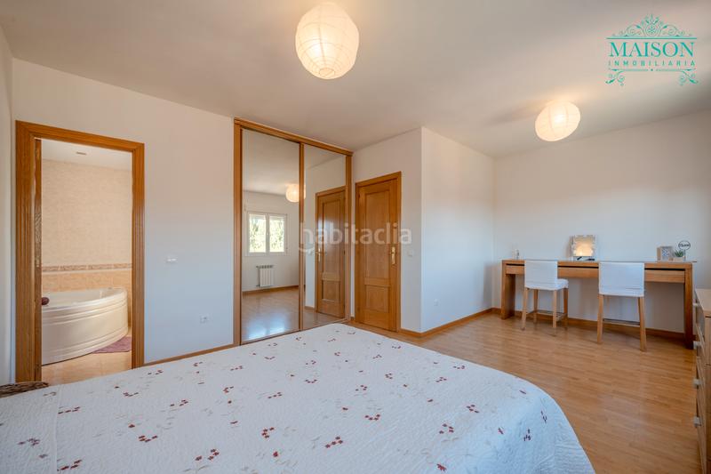 Foto 93785383-ab37-44ea-81df-a955fbeb68b9. Chalet avec chauffage parking dans Galápagos