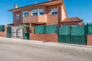 Xalet  Calle pintor pablo ruiz picasso. Chalet pareado en venta en galpagos