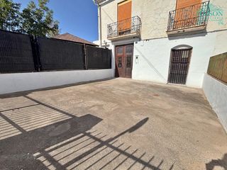 Lloguer Casa  Plaza ventas. ??casa baja en alquiler en soneja, con patio delantero y trasero