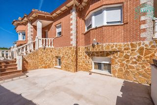 Chalet  Calle islas vírgenes. ?? chalet independiente en venta en urb. los arenales, el casar,