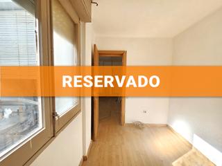 Piso en Trinitat Vella. Piso a reformar, exterior, con 2 pequeos balcones