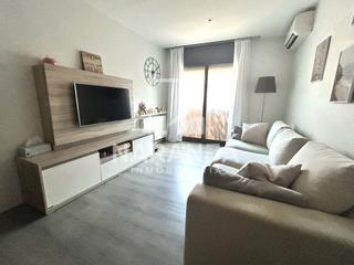 Appartement à Guinardera. Piso reformado con balcón francés en singuerlín, santa coloma de
