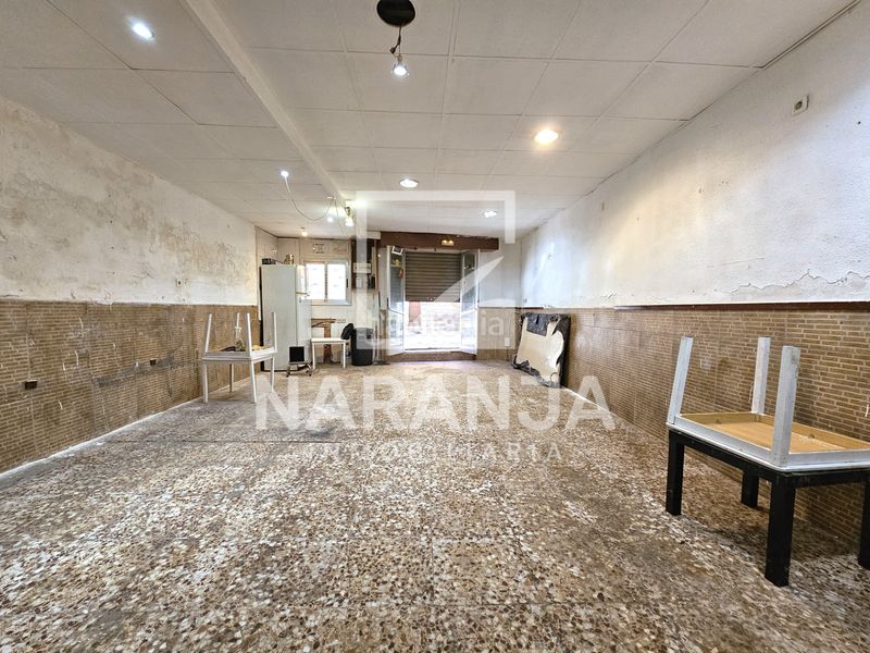 Foto a85c042a-becc-4f14-b42f-07ec0effd257. Local comercial a Trinitat Vella Barcelona