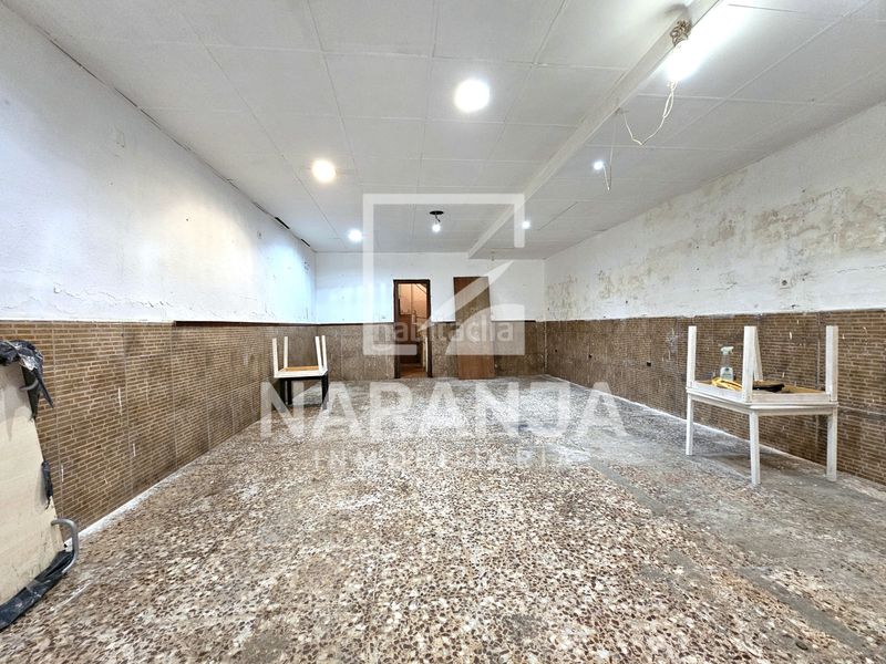 Foto b4d9675f-f964-4a36-a446-2807667eba56. Local comercial a Trinitat Vella Barcelona