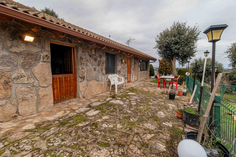 Foto 4b18b98f-63b5-4c5a-bce1-1c8506cbcf66. Chalet espectacular finca rustica de 17.000 m² con dos viviendas independientes y piscina en coto de san isidro () en Ituero y Lama