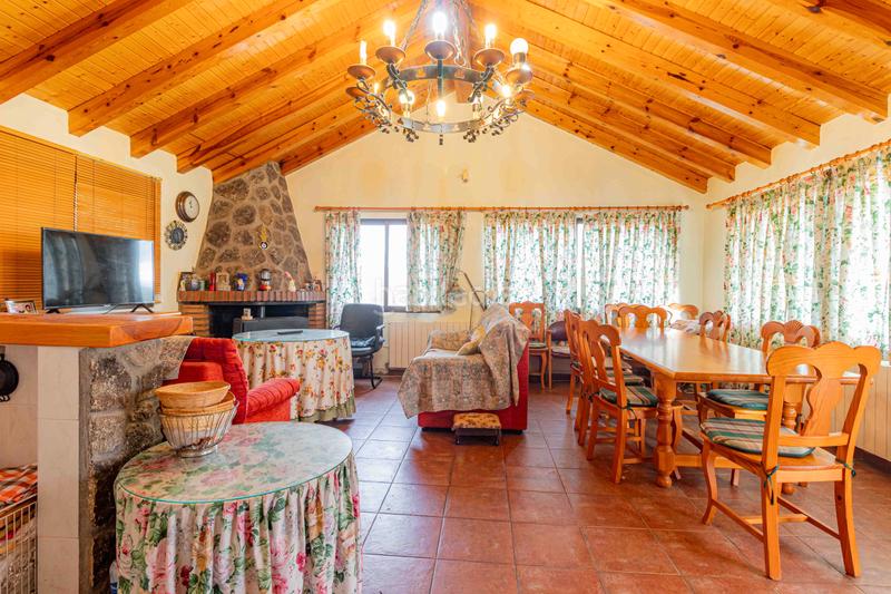 Foto ef8121ba-7f34-4b6e-afe1-7ce8a6c282a2. Chalet espectacular finca rustica de 17.000 m² con dos viviendas independientes y piscina en coto de san isidro () en Ituero y Lama