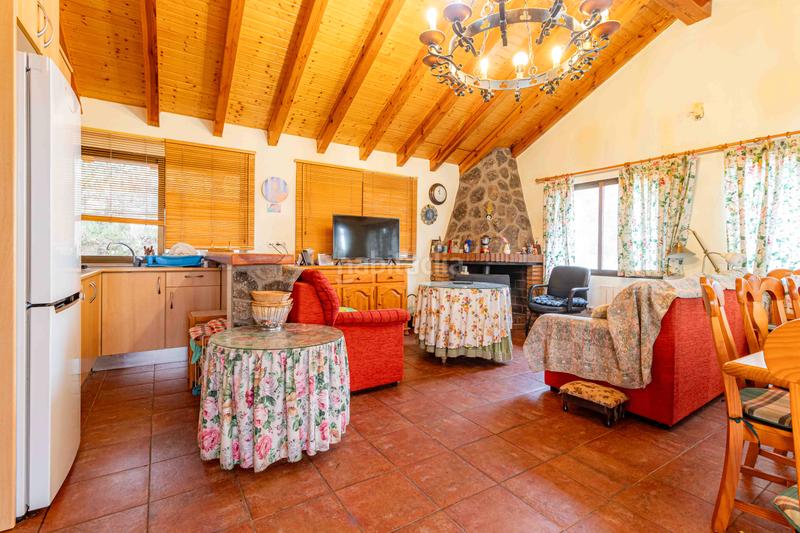 Foto fa83d810-bff0-4adf-b170-98df326e4f86. Chalet espectacular finca rustica de 17.000 m² con dos viviendas independientes y piscina en coto de san isidro () en Ituero y Lama