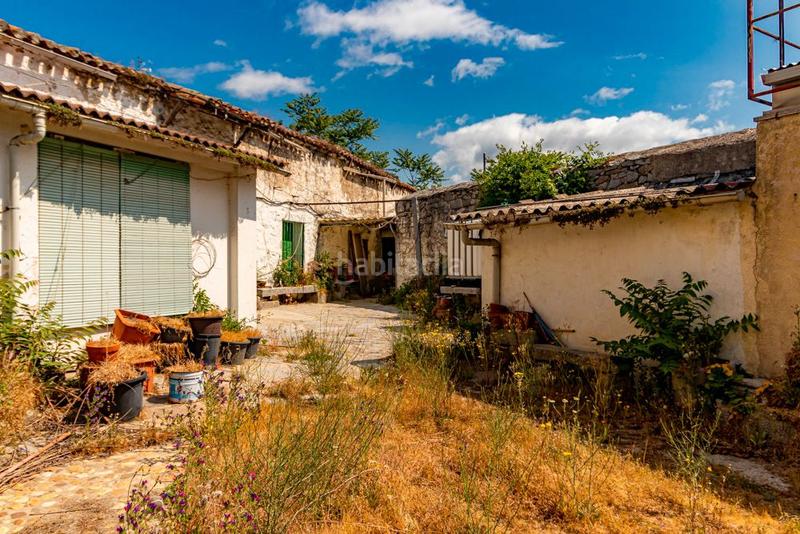 Foto 617da252-b66f-4c20-97f6-16a5455f3c54. Terreno residencial magnifica casa-solar en venta en el centro ideal para construir promotoras y constructores en Cerceda