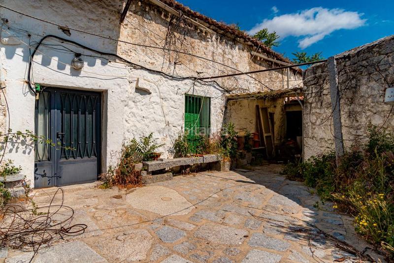 Foto ee9de05a-1c08-4e50-b271-7c43f7593323. Terreno residencial magnifica casa-solar en venta en el centro ideal para construir promotoras y constructores en Cerceda