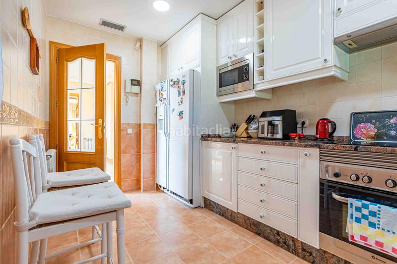 Foto 091576c1-55b2-412f-a3db-fcc3433528f4. Chalet la vivienda que estás buscando para tu familia! espectacular chalet independiente de 400 m2 con piscina sobre parcela de 1.000 m2 en Guadarrama