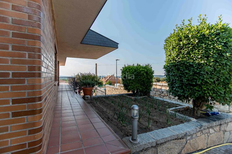 Foto 4257862f-7742-43b0-bc6a-513173000a60. Chalet la vivienda que estás buscando para tu familia! espectacular chalet independiente de 400 m2 con piscina sobre parcela de 1.000 m2 en Guadarrama