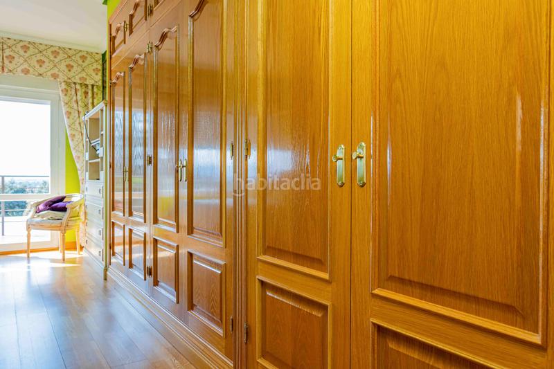 Foto 5b4ea1cd-8f24-4966-8b5b-0ed243568d0d. Chalet la vivienda que estás buscando para tu familia! espectacular chalet independiente de 400 m2 con piscina sobre parcela de 1.000 m2 en Guadarrama