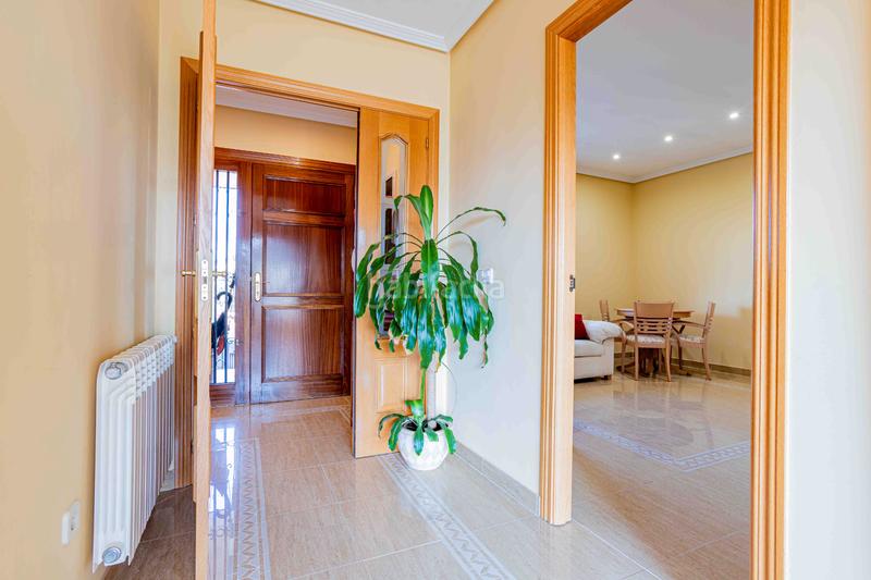 Foto 71b985d4-e0a0-4c59-a9f0-264cd13d148e. Chalet la vivienda que estás buscando para tu familia! espectacular chalet independiente de 400 m2 con piscina sobre parcela de 1.000 m2 en Guadarrama