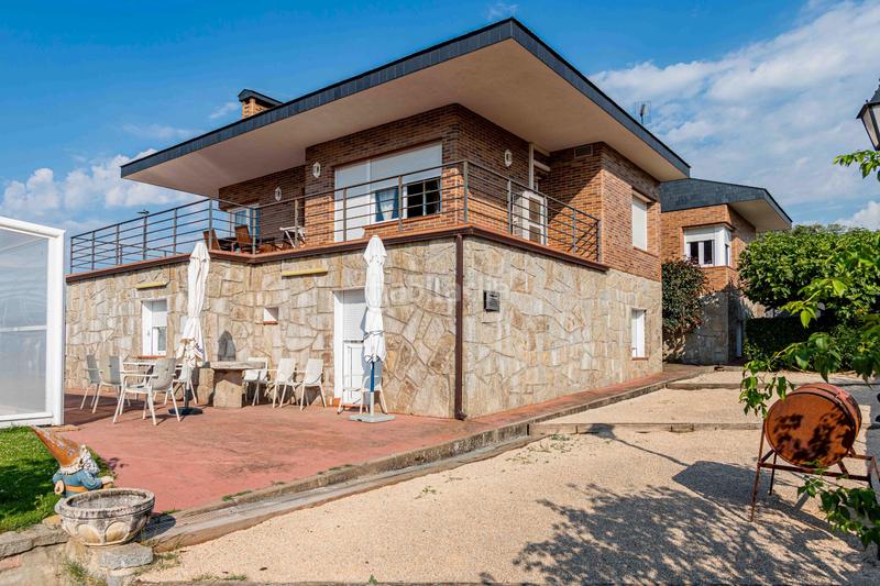 Foto 9c0e8c1c-0aea-436c-8c3b-d49a8c26111b. Chalet la vivienda que estás buscando para tu familia! espectacular chalet independiente de 400 m2 con piscina sobre parcela de 1.000 m2 en Guadarrama