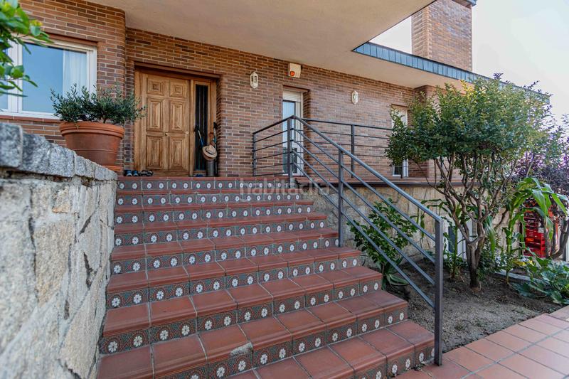 Foto b3796dc5-1452-418b-992f-0b0d27fa85d0. Chalet la vivienda que estás buscando para tu familia! espectacular chalet independiente de 400 m2 con piscina sobre parcela de 1.000 m2 en Guadarrama