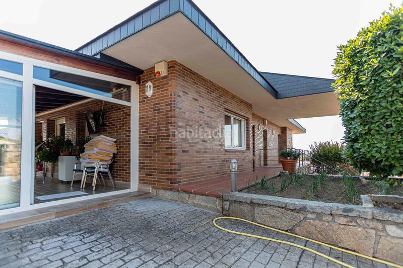 Foto ffbdf8d6-6b49-4c30-9baf-9a4b5685cc66. Chalet la vivienda que estás buscando para tu familia! espectacular chalet independiente de 400 m2 con piscina sobre parcela de 1.000 m2 en Guadarrama