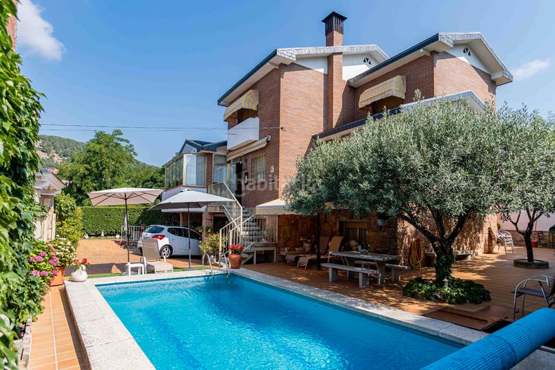 Foto cbe01d20-8266-4543-b739-d19252cea144. Chalet mpresionante y acogedor chalet , con espectaculares vistas. amplia vivienda de 270m2 construidos en parcela de 450m en Moralzarzal