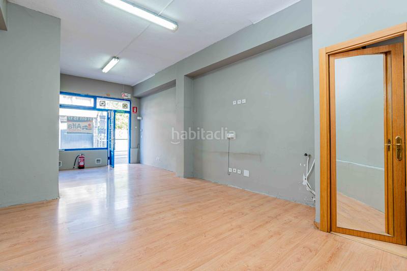 Foto acee6c2a-f566-40dc-90b9-a7a6fdd6ae23. Local comercial en calle de antón 30 oportunidad de negocio! venta de local de 36m² en pleno  Centro , ideal como inversion en Moralzarzal
