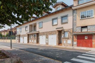 Casa adosada  Calle del prado serrano 4. Magnifico chalé adosado en cerceda zona centro de 140m² construi