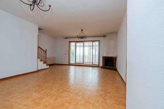 Casa adossada  Avenida de los canteros. Magnifico chalé adosado en cerceda zona centro de 230m² construi