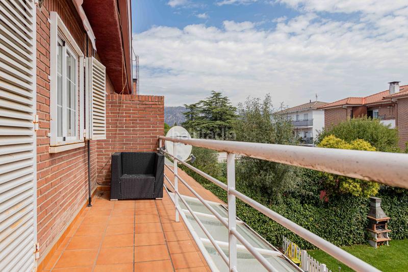 Foto 0f9ec9f5-f01a-4af3-9054-aacb8eff9268. Casa adosada magnifico chalé adosado zona centro de 230m² construidos alfa home pone a la venta en exclusiva este magnífico y coque en Cerceda