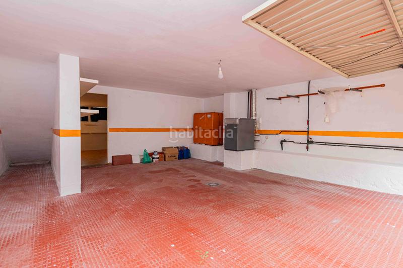 Foto c88fe634-87b3-4f0c-9f0b-9453f617022e. Casa adosada magnifico chalé adosado zona centro de 230m² construidos alfa home pone a la venta en exclusiva este magnífico y coque en Cerceda
