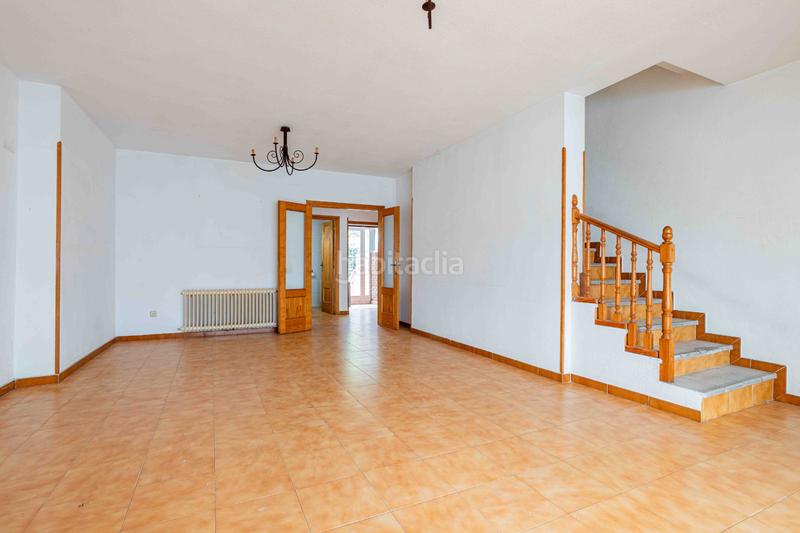 Foto d60c0835-5827-47f1-a437-bd539424a407. Casa adosada magnifico chalé adosado zona centro de 230m² construidos alfa home pone a la venta en exclusiva este magnífico y coque en Cerceda