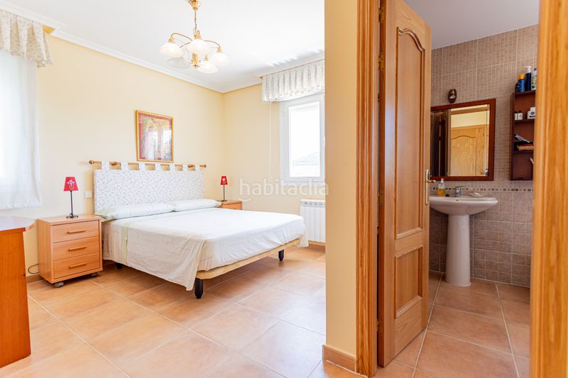 Foto 0ef68da1-bbb2-4563-b973-eebd0ede4960. Casa aparellada amb calefacció a Colegios Moralzarzal