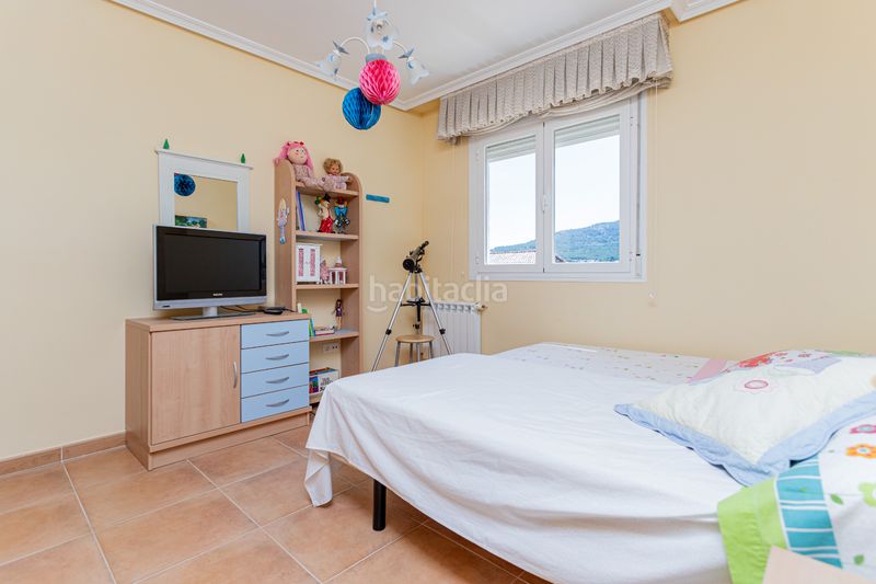 Foto 14066673-7b54-4a01-a714-8ac4eb5dbd64. Casa aparellada amb calefacció a Colegios Moralzarzal
