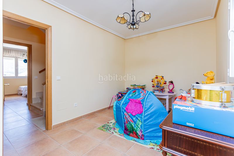 Foto c0c2f12d-99ce-484f-94ed-cff52ac19a74. Casa aparellada amb calefacció a Colegios Moralzarzal