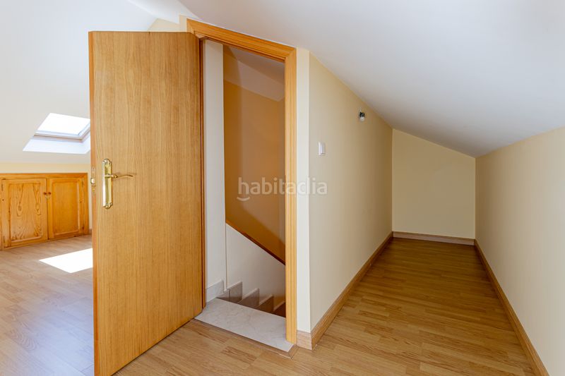 Foto d757fa5b-6298-400f-9c26-2405a4d56fd7. Casa aparellada amb calefacció a Colegios Moralzarzal