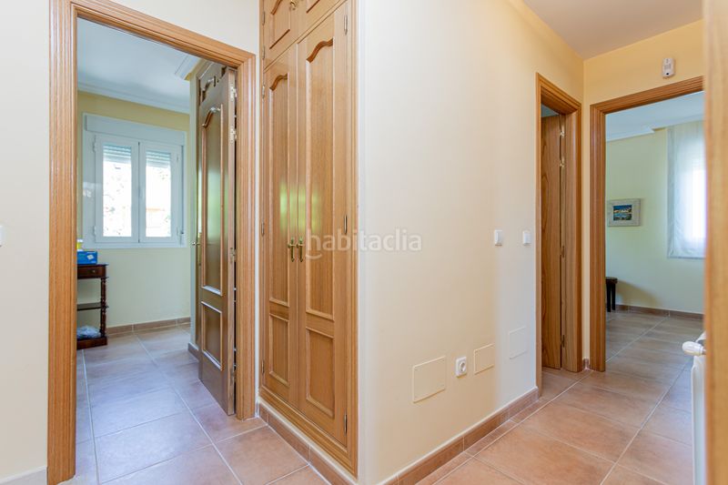 Foto db0ffbac-108f-4810-8247-a5288e0746d2. Casa aparellada amb calefacció a Colegios Moralzarzal